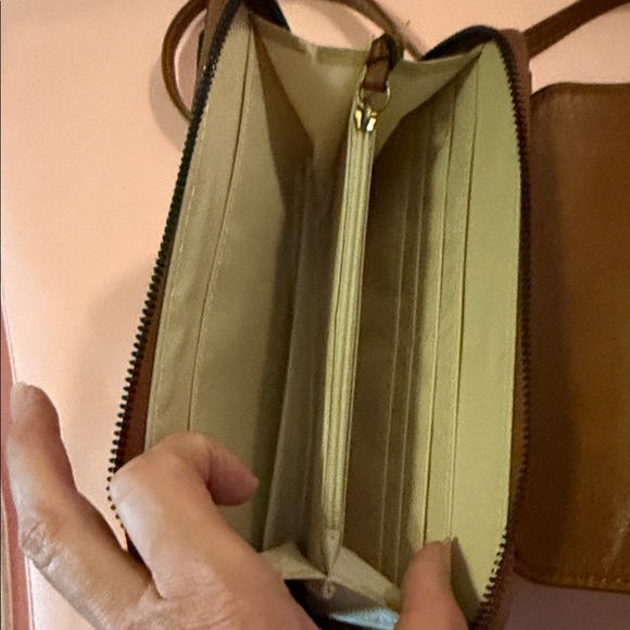 Elegant Brown Leather Shoulder Bag - Picture 3 of 6